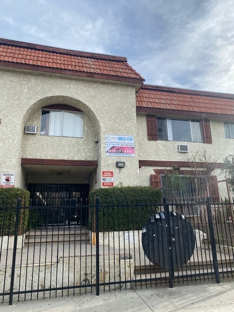Building Photo - 8800 Cedros Ave Unit 203