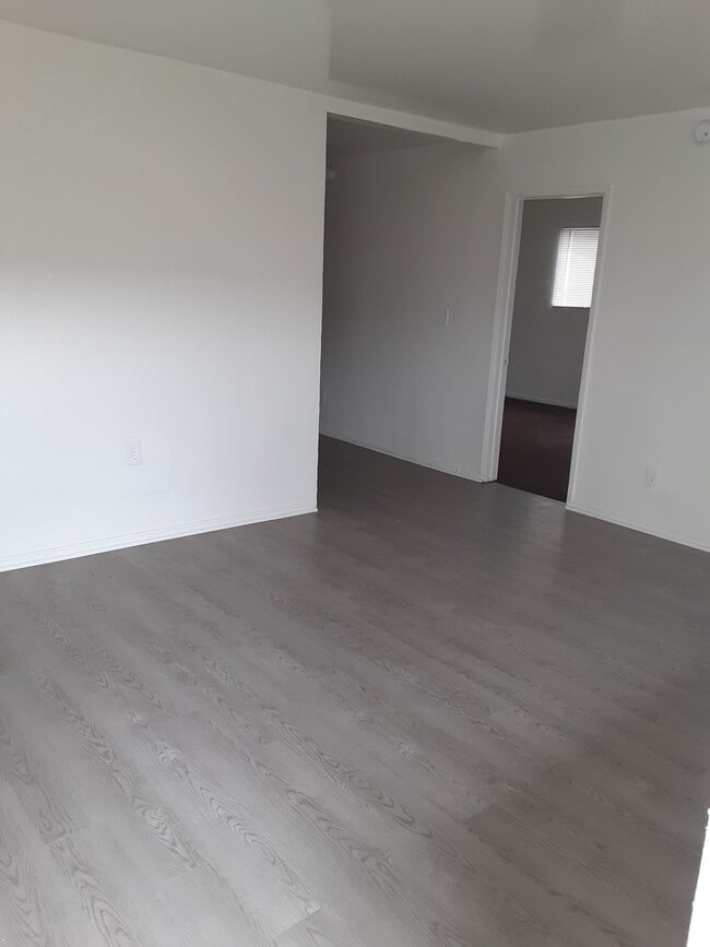 Photo - 833 W 79th St Unit 1