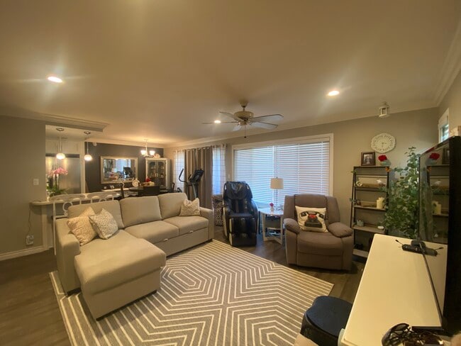 Building Photo - 1651 S Juniper St Unit 39