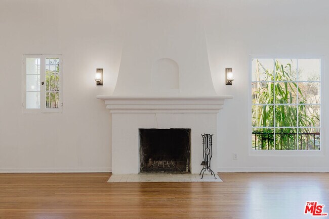 Photo - 1122 S Tremaine Ave