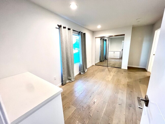 Photo - Santa Monica - Luxury Townhome w/ Loft!  (...
