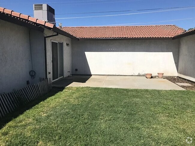 Building Photo - 736 Teaberry St Rental