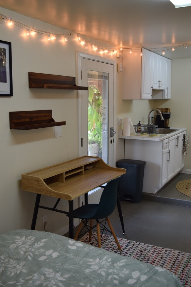 Photo - 2474 Endicott St