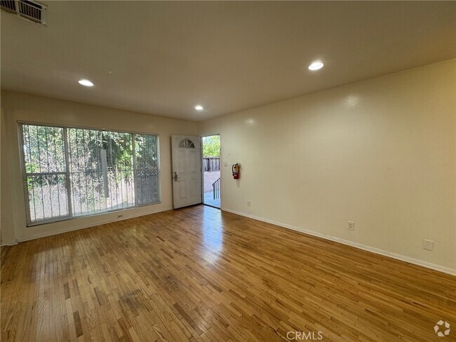 Building Photo - 1372 W 36th St Unit 1372 Rental