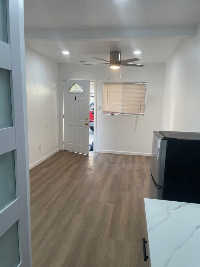 Photo - 4063 Lincoln Ave Unit E