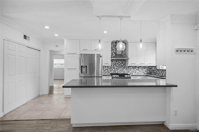 Photo - 10515 Valjean Ave