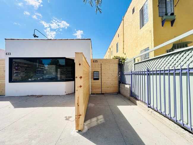 Building Photo - 633 Rose Ave Unit 4