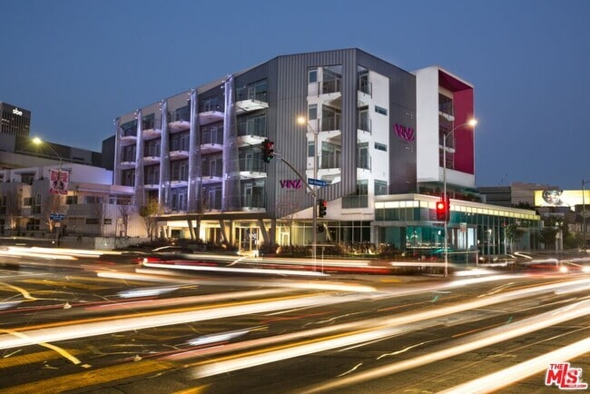 Building Photo - 950 S Fairfax Ave Unit 2605 Rental
