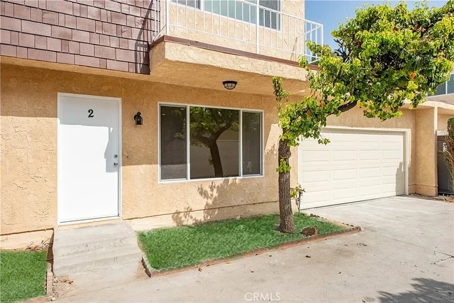 Photo - 8839 Cedros Ave