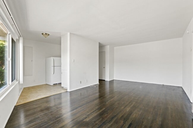 Photo - 10910 Santa Monica Blvd Unit 04C