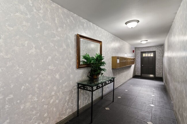 Photo - 721 W 30th St Unit 4