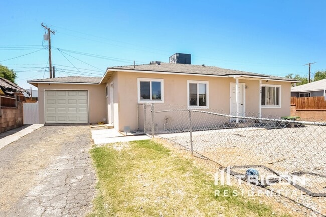 Building Photo - 1126 W Ovington St Rental