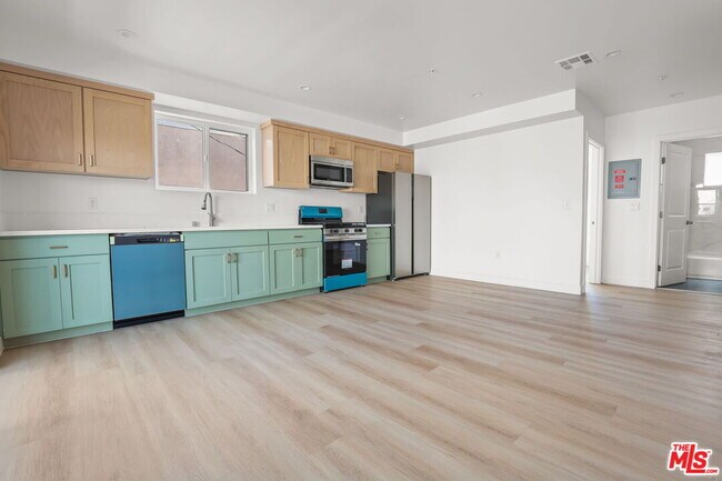 Photo - 1261 Browning Blvd