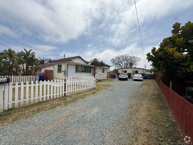 Building Photo - 1729 Dahlia Ave Rental