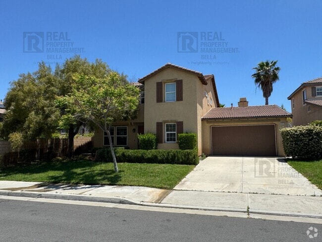 Building Photo - Huge Kitchen, Downstairs Bedroom, and More... Rental