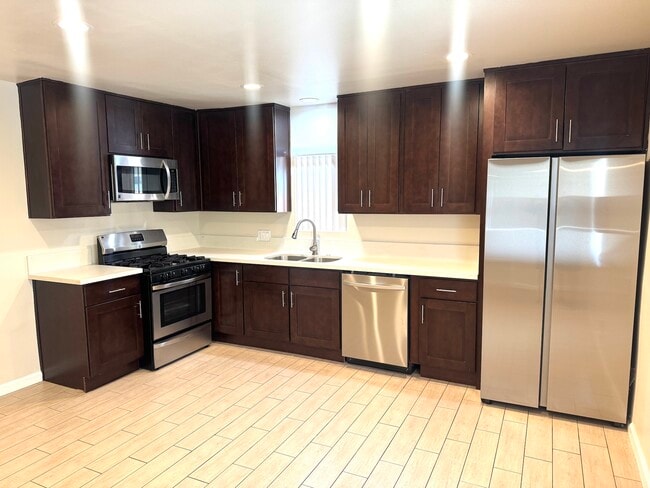 Building Photo - 5248 Craner Ave Unit C