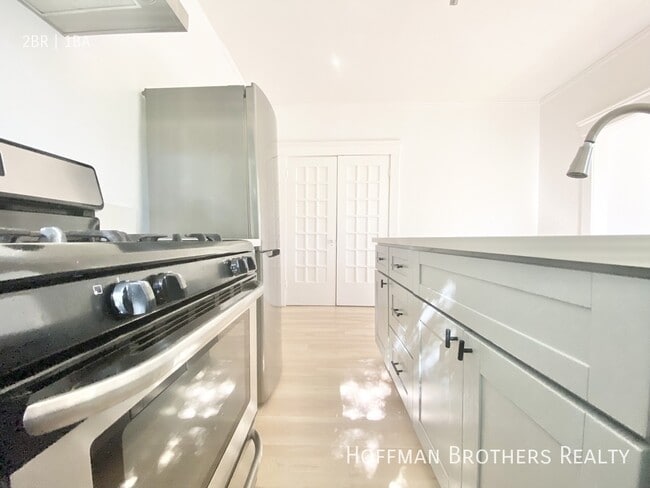 Building Photo - 400 N Ave 54