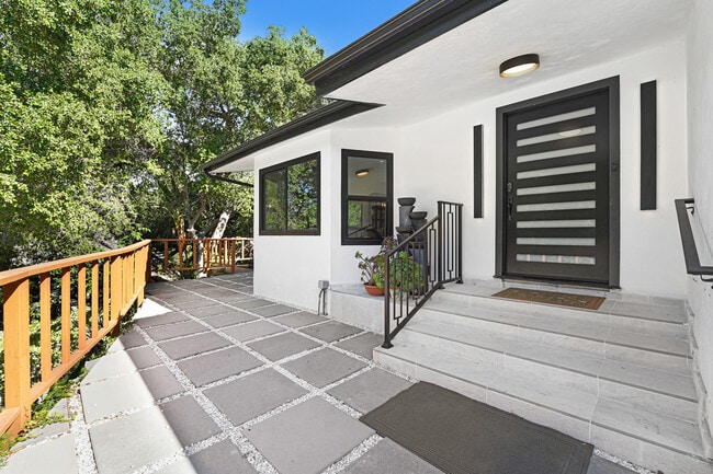 Photo - 4611 Louise Ave