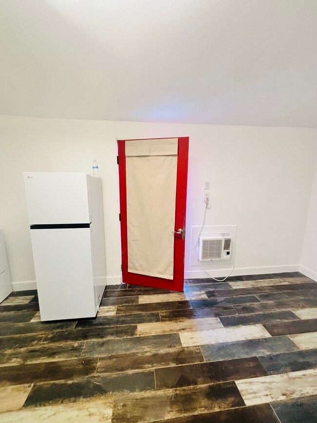 Photo - 152 W Tenth St