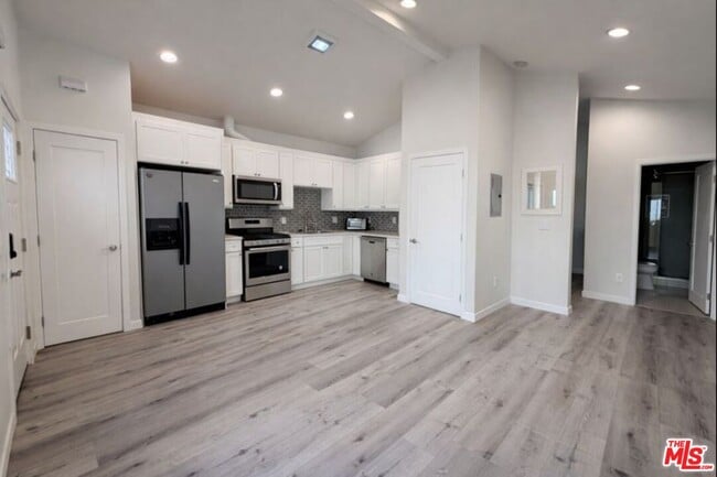 Building Photo - 6140 W 74th St