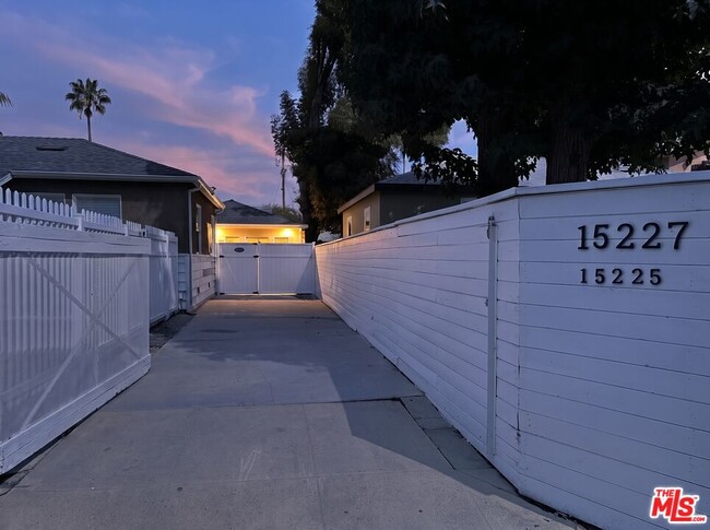 Photo - 15225 Valleyheart Dr