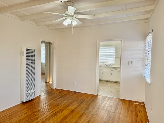 Building Photo - 3043 Vancouver Ave Unit 3043