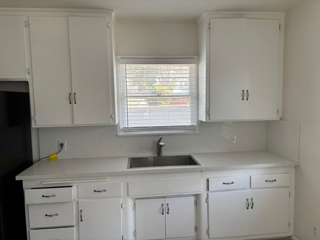 Quartz countertops - 6266 S La Brea Ave Unit Apt D