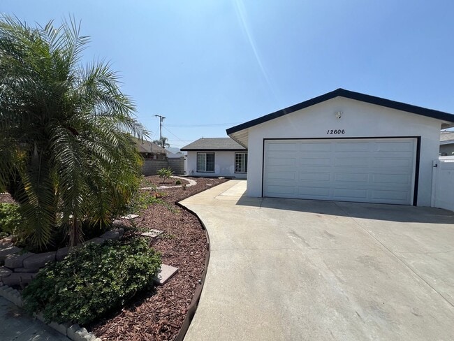 Building Photo - Charming 3 bed/ 2 bath home in El Monte!!