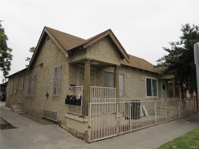 Photo - 3923 Normandie Ave
