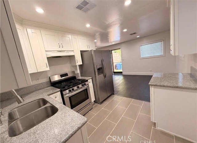 Photo - 4563 Lexington Ave