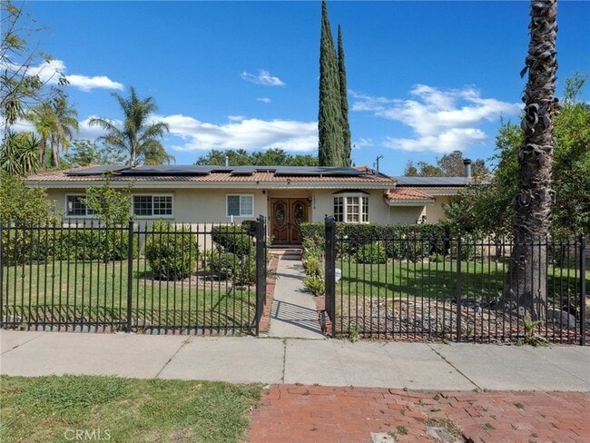 Building Photo - 10918 Reseda Blvd