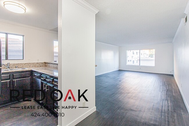 Photo - 1522 N Formosa Ave Unit 213