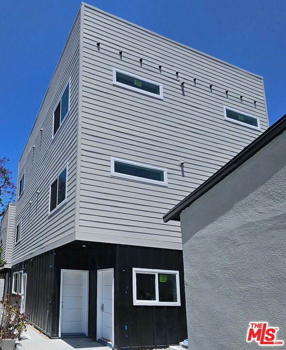 Photo - 11839 1/2 Runnymede St Condo