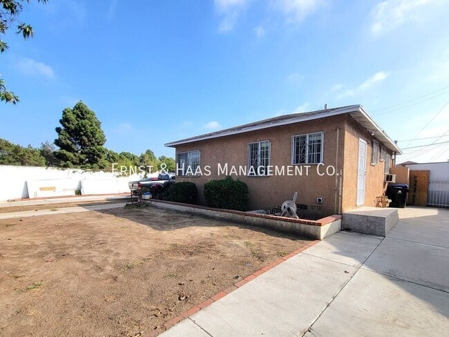 Building Photo - 806 E 120th St