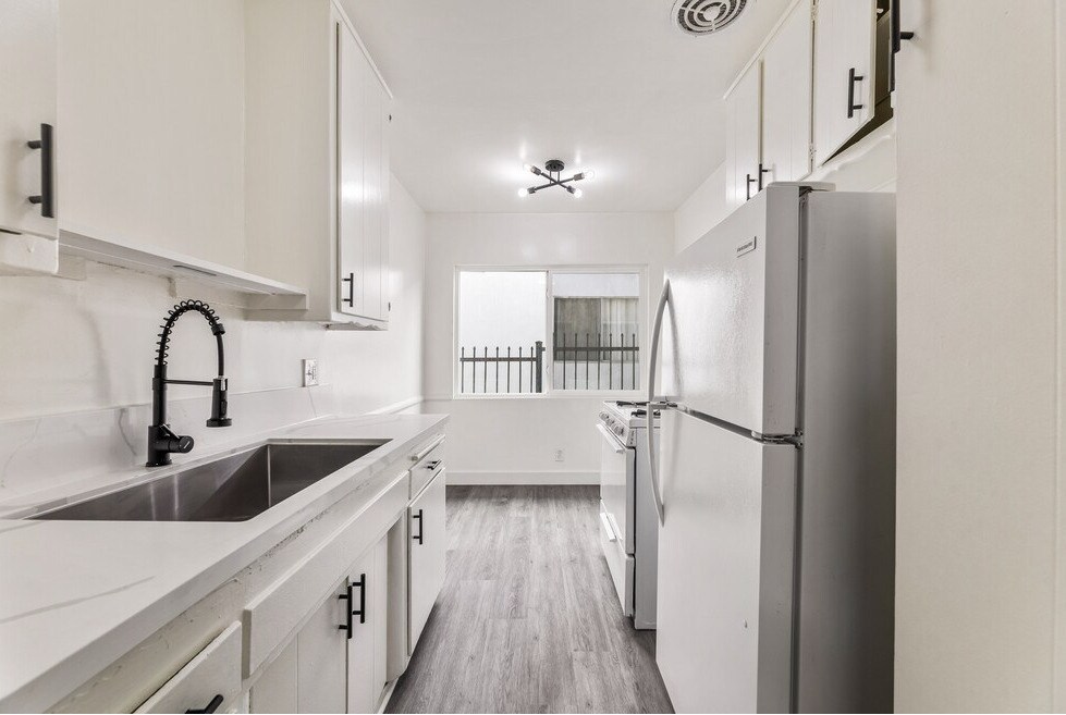 Photo - 439 S Catalina St