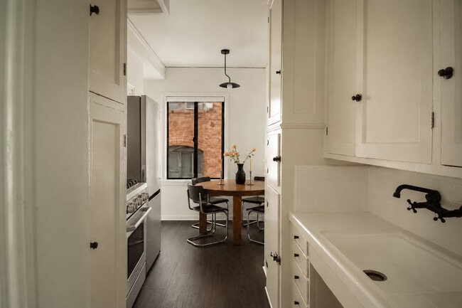Photo - Astor Arms