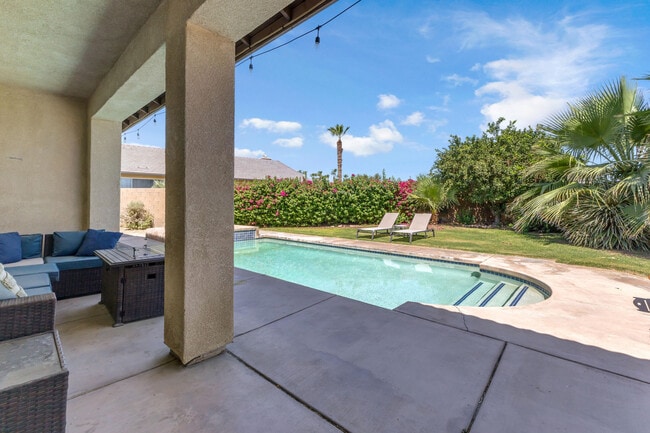 Photo - 47383 Bahama Ct