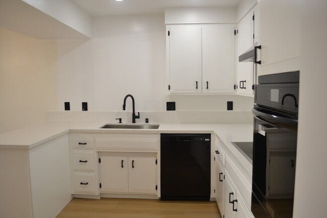 Kitchen - The Huntington Sunset Rental