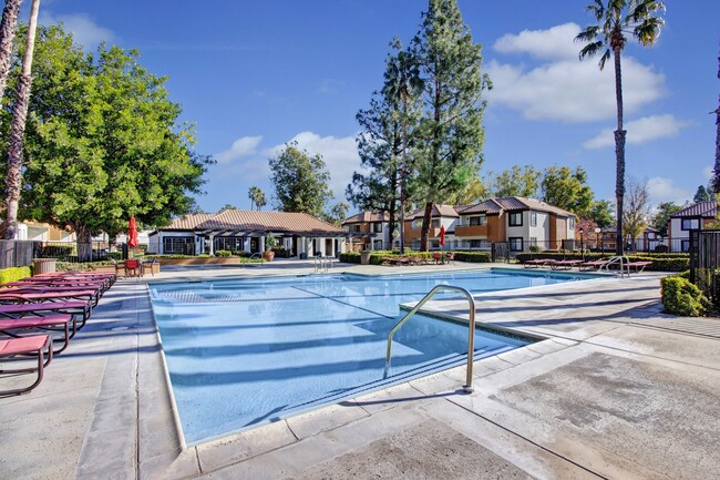 Building Photo - Castlepark