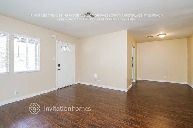 Photo - 7823 Louise Ave