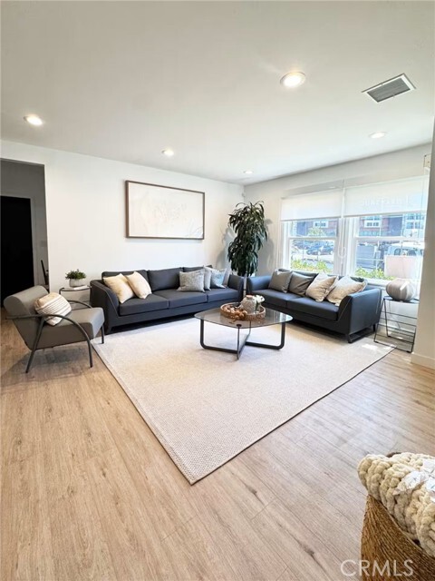 Photo - 2141 Fox Hills Dr House
