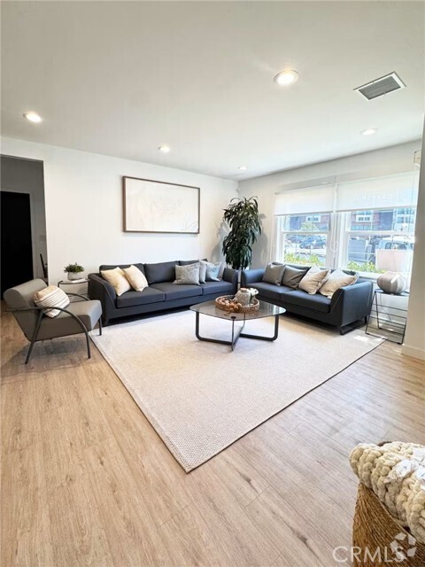 Building Photo - 2141 Fox Hills Dr Rental