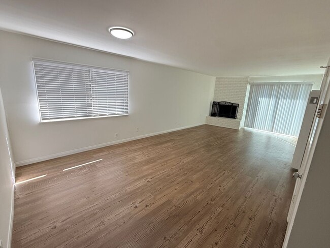 Photo - 4 bedroom home in LB with Large backyard now ready to rent!