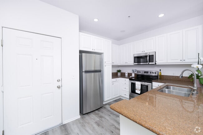 2BR, 2BA - 1007SF - Kitchen - Glendora Park Place Apartments