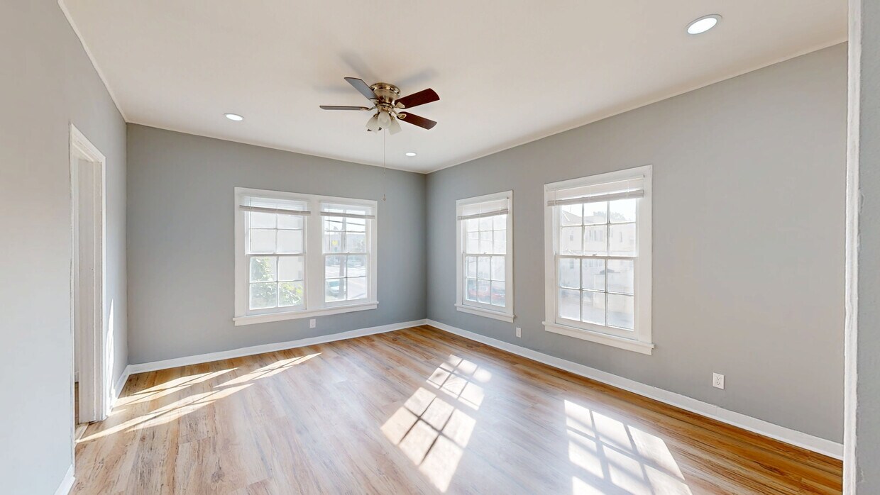 3D Tour - 100 N Kenmore Ave.