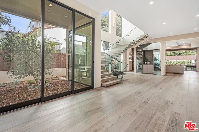 Photo - 318 S Medio Dr