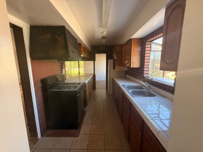 Building Photo - 3 bedroom 2 Bathroom Home in Colton