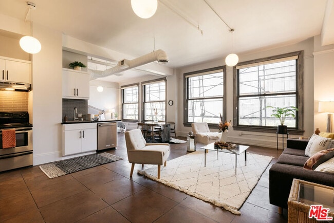 Photo - 108 W 2nd St Unit 314