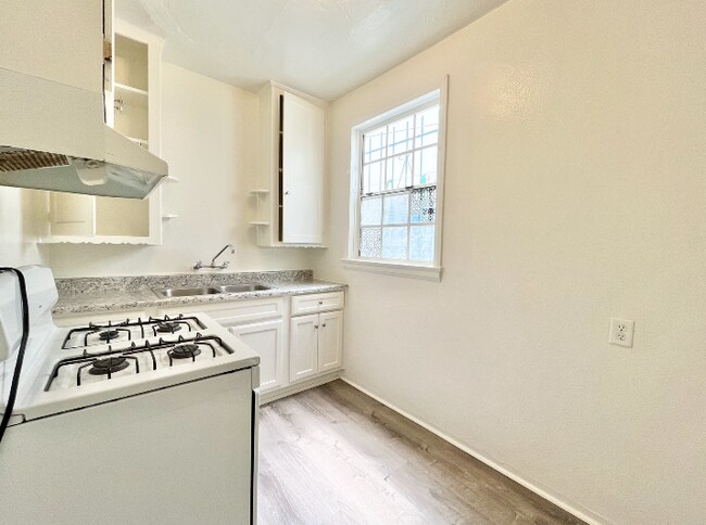 Photo - 2606 Normandie Ave Condo Unit 15