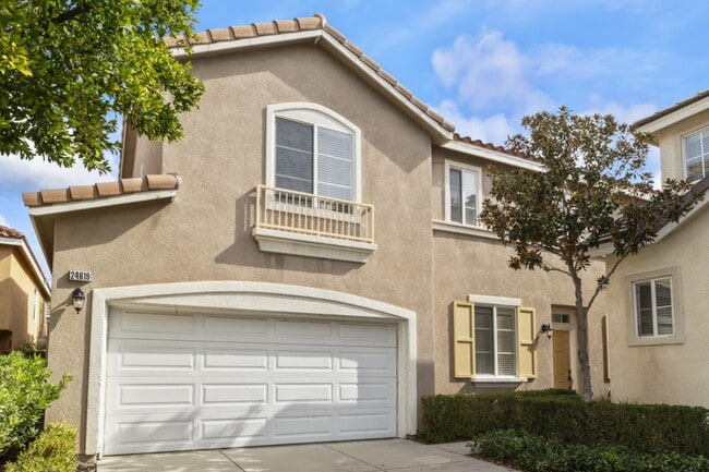 Building Photo - "Charming 3-Bedroom Haven with 2.5 Baths in Santa Clarita – Spacious 1694 Sq Ft Home Awaits!"
